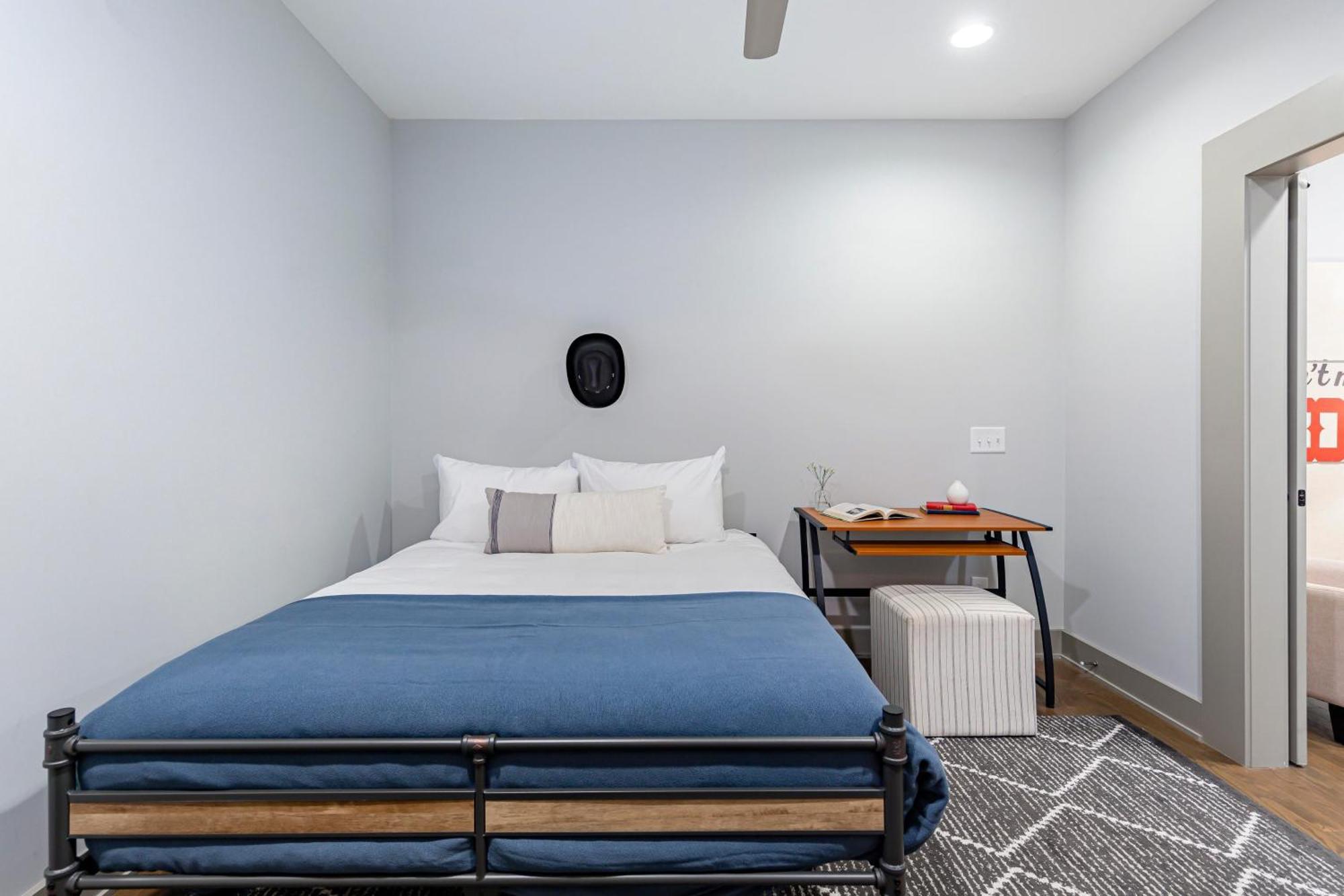 Holiday home Waverly By Avantstay Nashville-inspired Townhome W Luxury Kitchen Pool Table