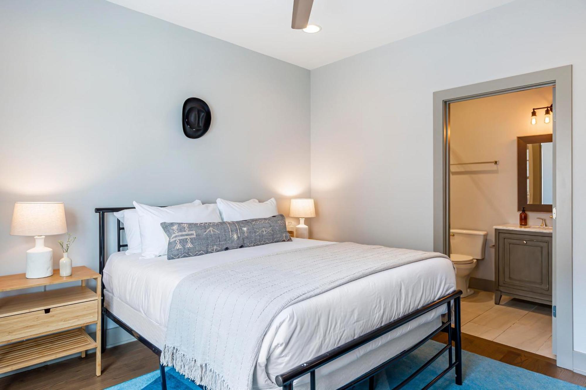 Waverly By Avantstay Nashville-inspired Townhome W Luxury Kitchen Pool Table Holiday home