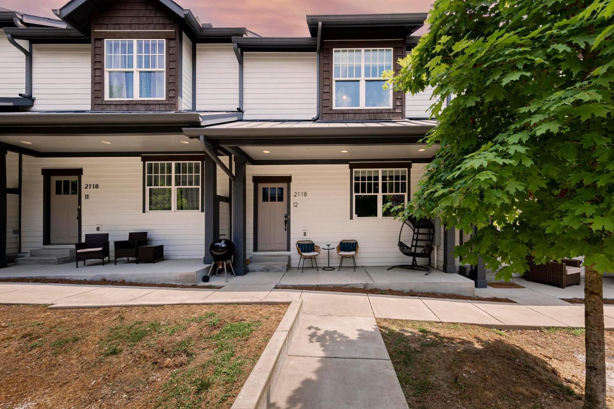 Holiday home Waverly By Avantstay Nashville-inspired Townhome W Luxury Kitchen Pool Table *