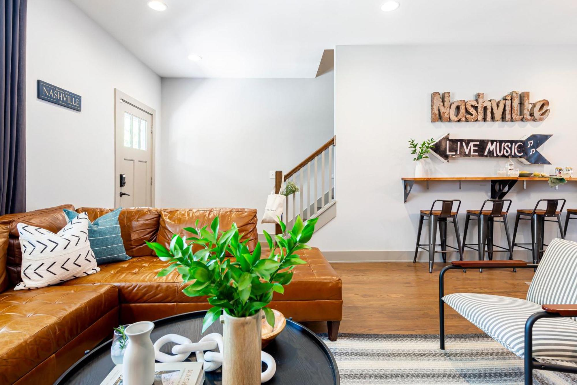 Waverly By Avantstay Nashville-inspired Townhome W Luxury Kitchen Pool Table