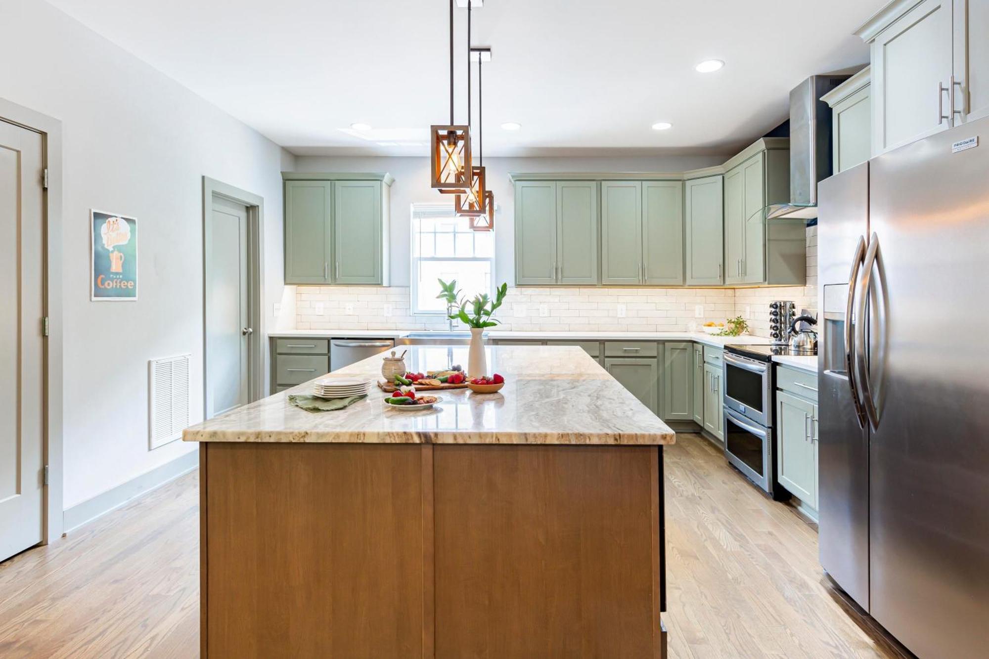 Holiday home Waverly By Avantstay Nashville-inspired Townhome W Luxury Kitchen Pool Table Nashville