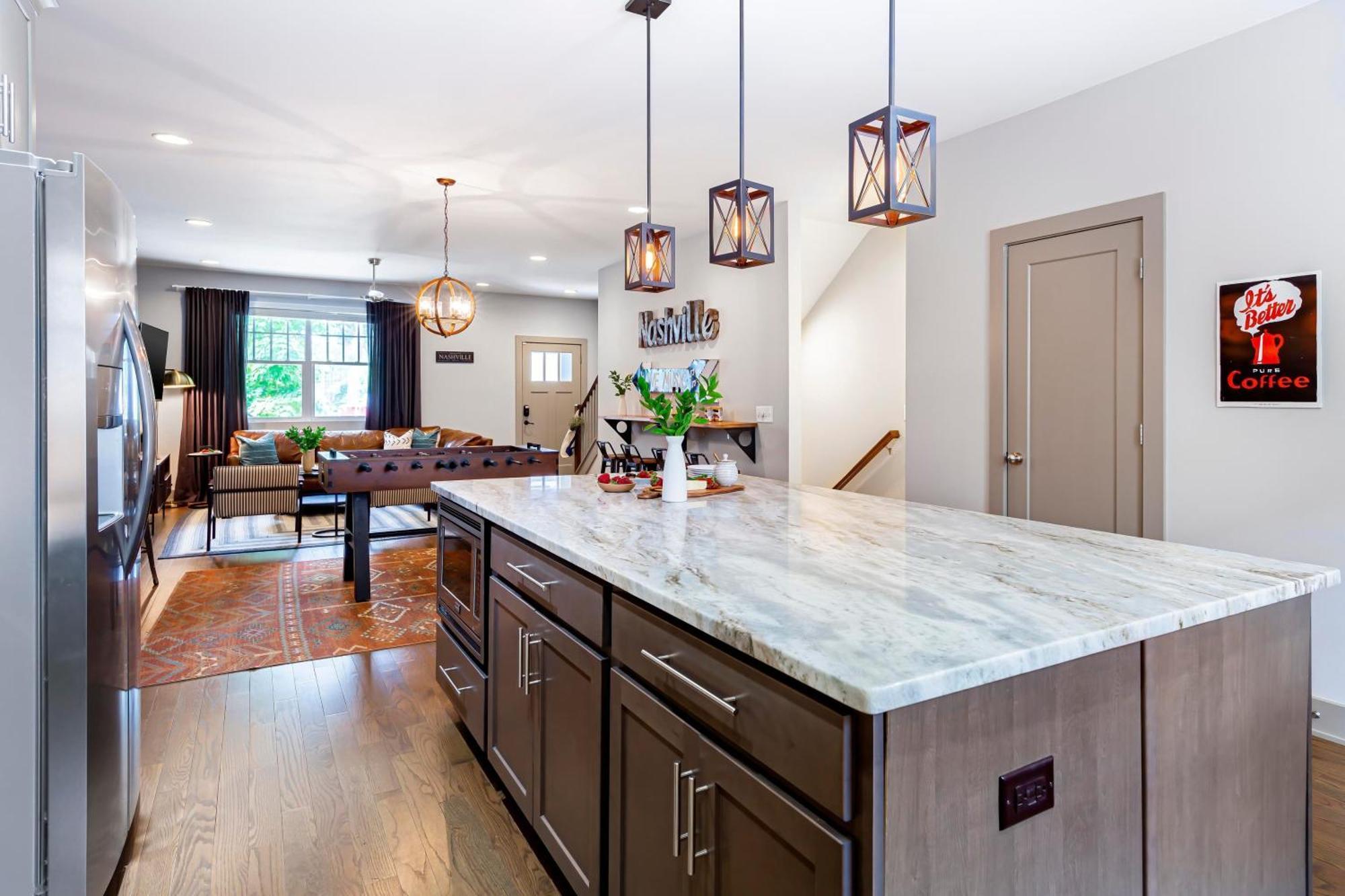 Waverly By Avantstay Nashville-inspired Townhome W Luxury Kitchen Pool Table Holiday home